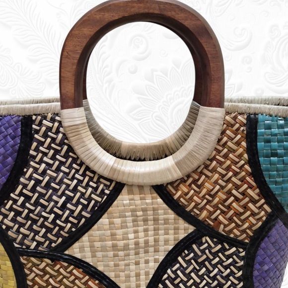 Handmade Woven Pandan Leaves Multicolor Tote Bag with Wooden Handles, Large - Picture 4 of 5